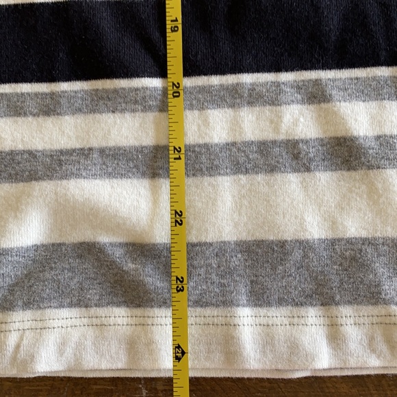 Tommy Hilfiger Tee - Picture 9 of 11